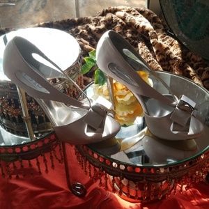 NWOT Beautiful RSVP shoes.